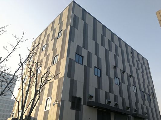 Μεταλλικός πίνακας για τοίχο κουρτίνας με κούφιο άκρο για εφαρμογές χαμηλής συντήρησης και πυρόσταξης